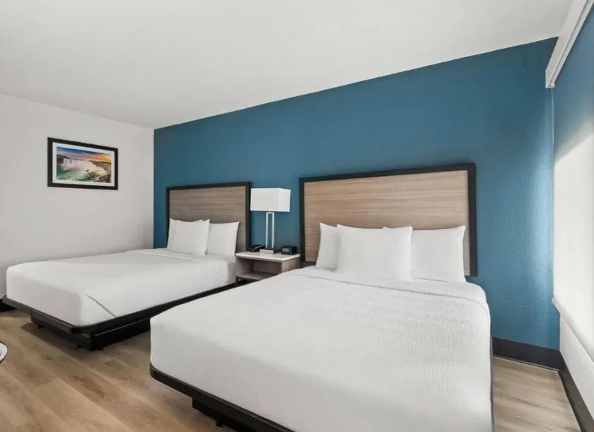Baymont Inn & suites by Wyndham Ardmore I-35 - Image 1