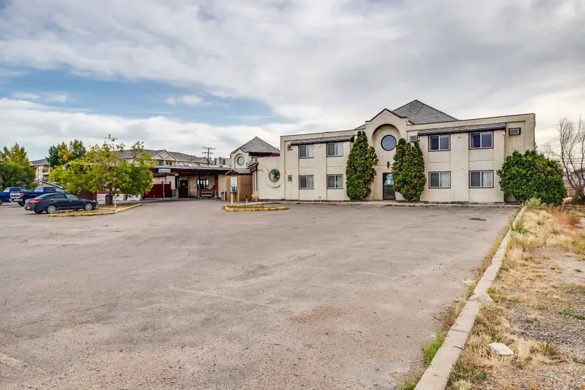 Adobe Inn - Image 1