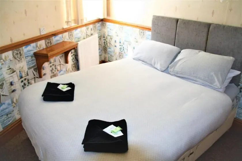 MyRoomz Seaview Hotel - Image 1