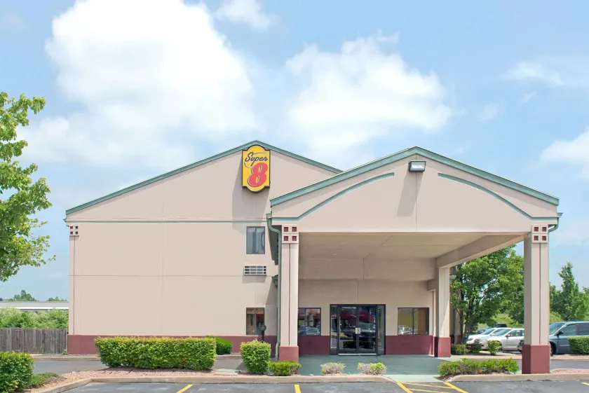 Super 8 by Wyndham Bonne Terre - Image 1