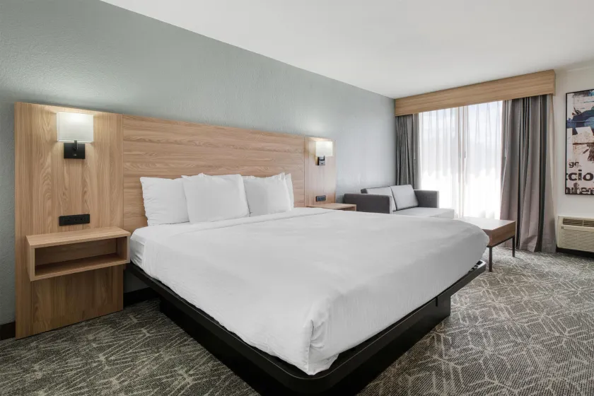 Best Western Tomah Hotel - Image 1