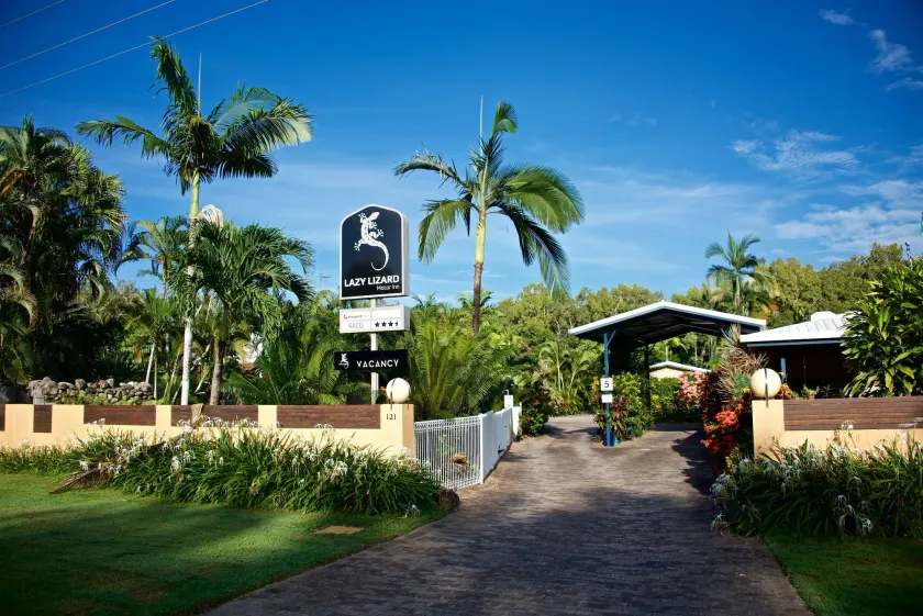 Lazy Lizard Motor Inn - Image 1