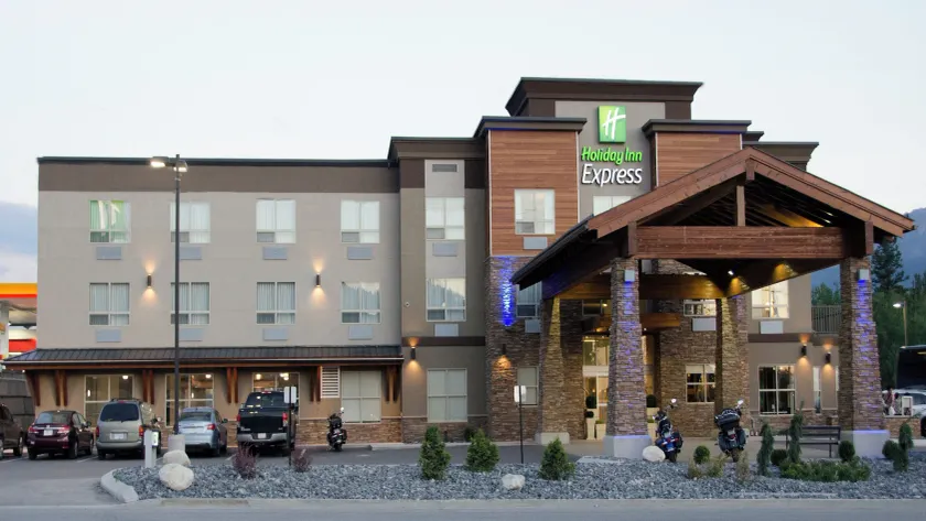 Holiday Inn Express Golden-Kicking Horse by IHG - Image 1