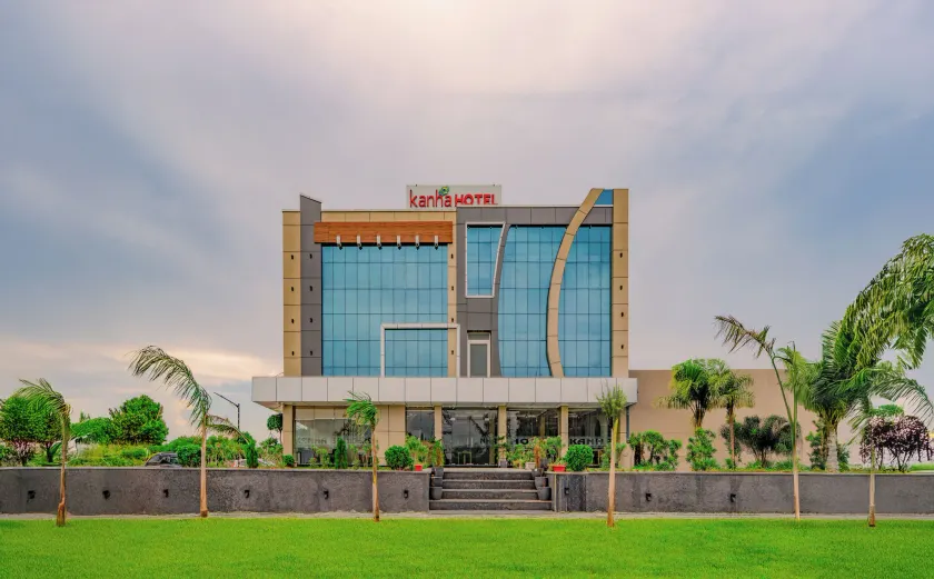 Hotel Kanha & Banquet - Image 1