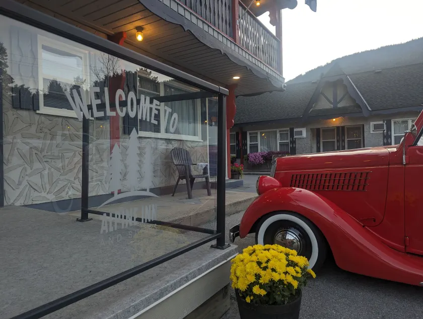 Alpine Inn & Suites - Image 1