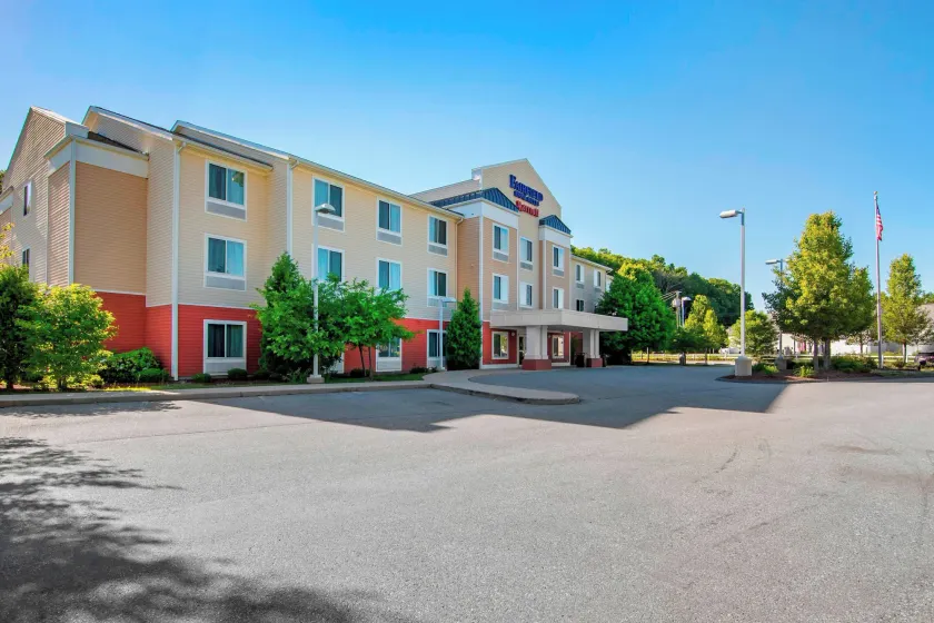 Fairfield Inn & Suites Hooksett - Image 1
