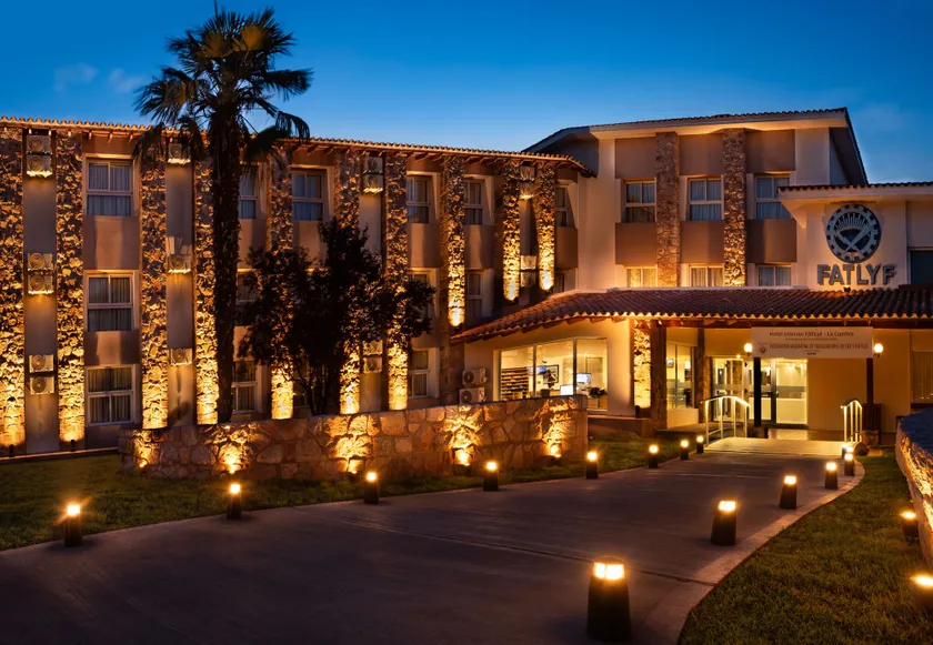 Hotel Intersur La Cumbre - Image 1