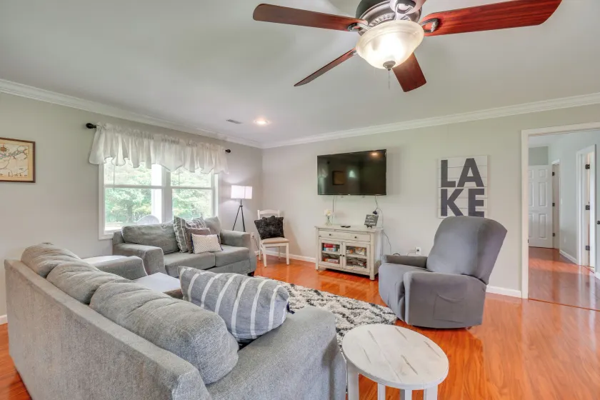 Walk to Marina: Norris Lake Escape w/ Deck + Views - Image 1