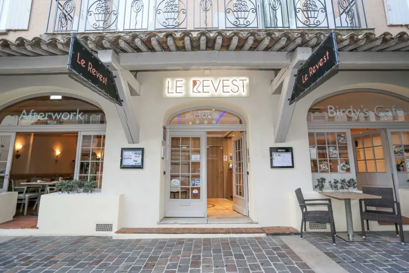 Brit Hotel Confort Le Revest Sainte-Maxime - Image 1