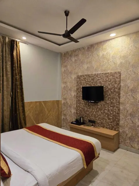 Avadh Sunshine Palace Hotel & Resort - Image 1