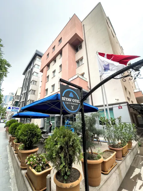 Siyav Hotel - Image 1