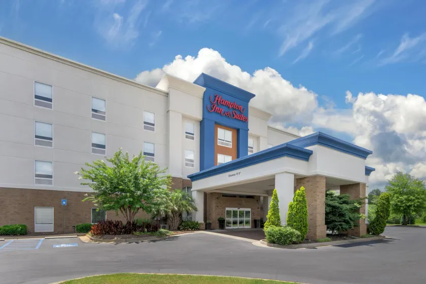 Hampton Inn & Suites Phenix City- Columbus Area - Image 1