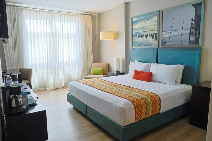 R Hotel Kingston - Image 1