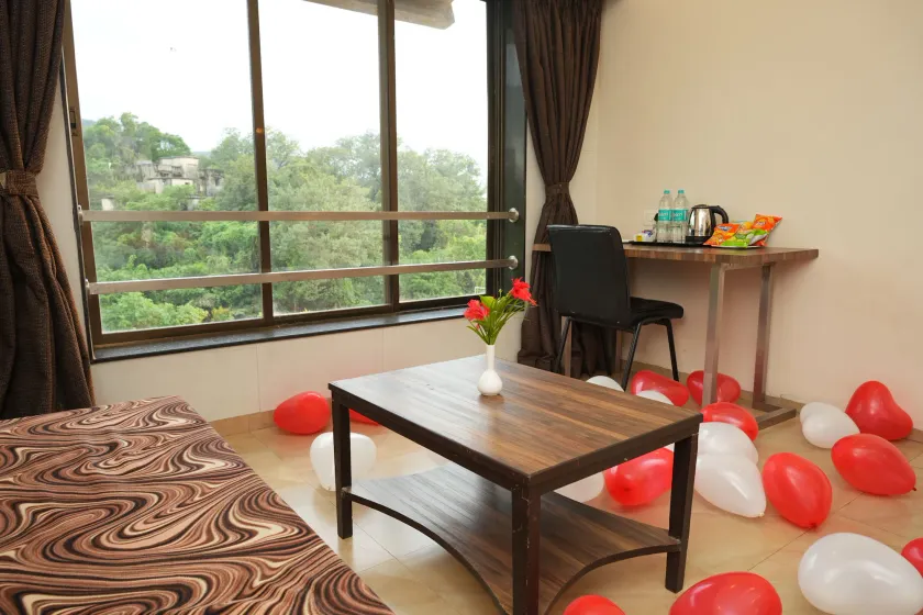 Hotel Lalit inn Lonavala - Image 1
