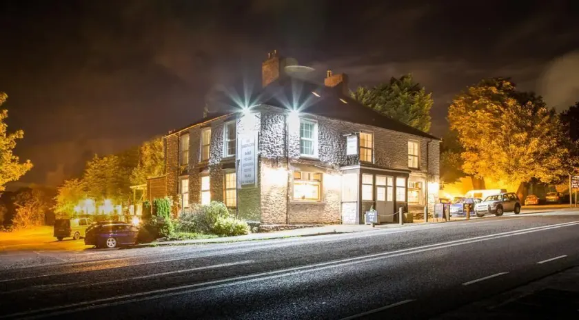 Darlington Arms by the airport - Free parking - Bar & Food - Image 1