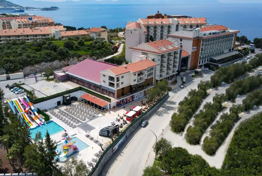 Ramada Hotel & Suites by Wyndham Kusadasi - Image 1