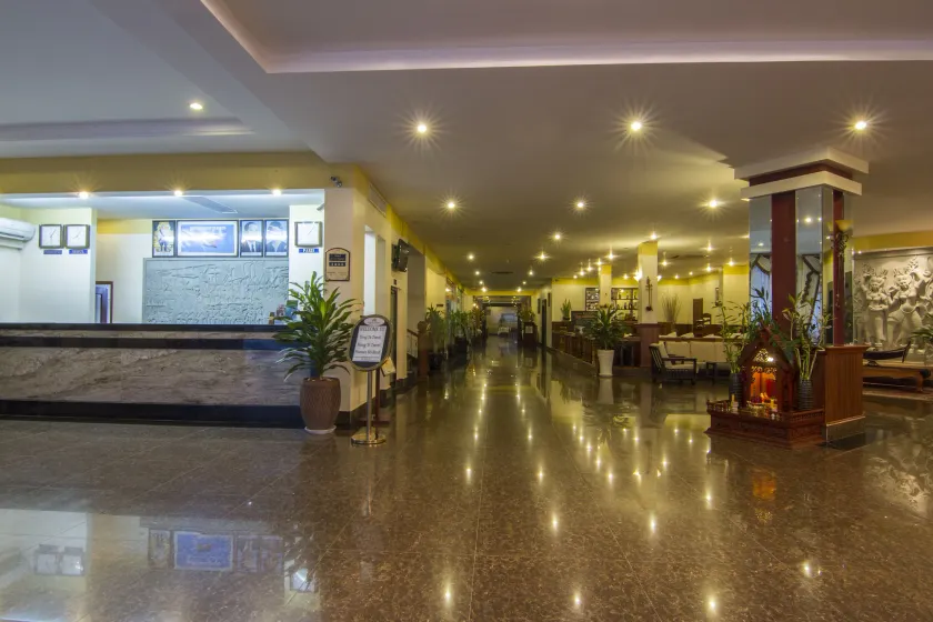 Starry Angkor Hotel - Interior entrance