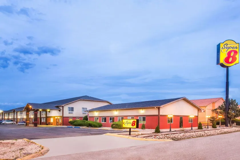 Super 8 by Wyndham Grants - Image 1