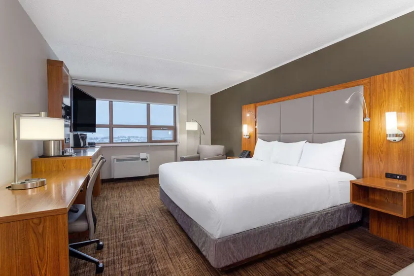 Ramada by Wyndham Northern Grand Hotel & Conference Centre - Image 1