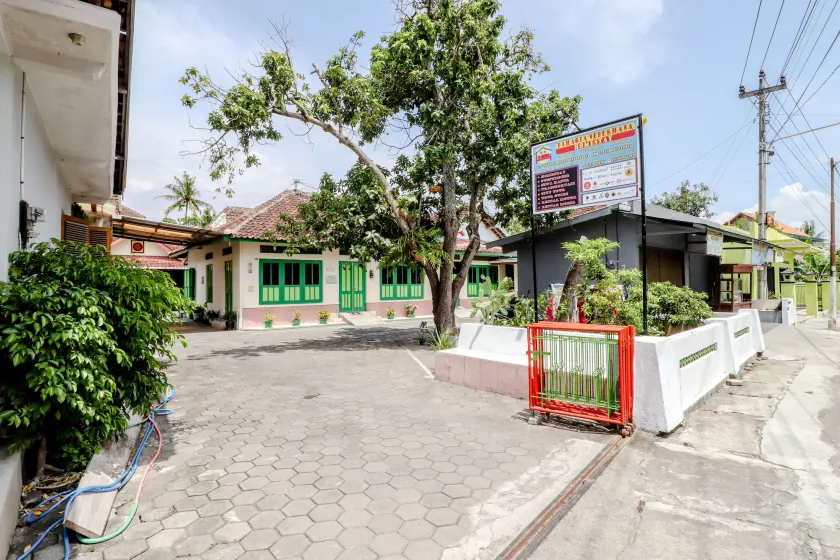 Bahagia Sederhana Home Stay - Hostel - Image 1
