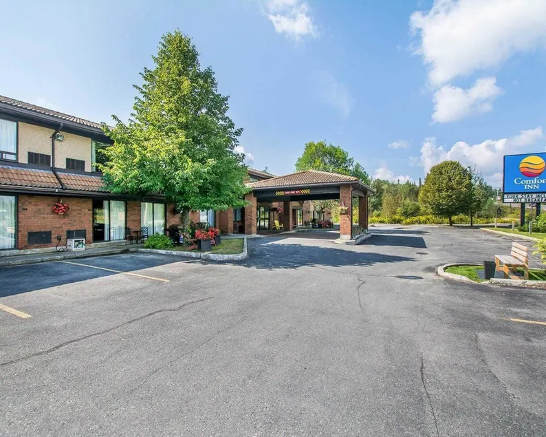 Comfort Inn Kirkland Lake - Image 1