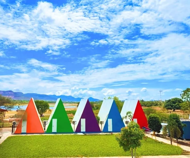 Sizzle Bay Resort - Image 1