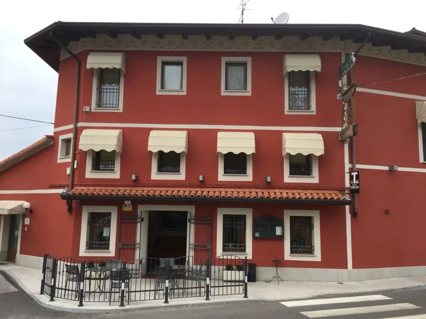 Hotel Ai Due Leoni - Image 1