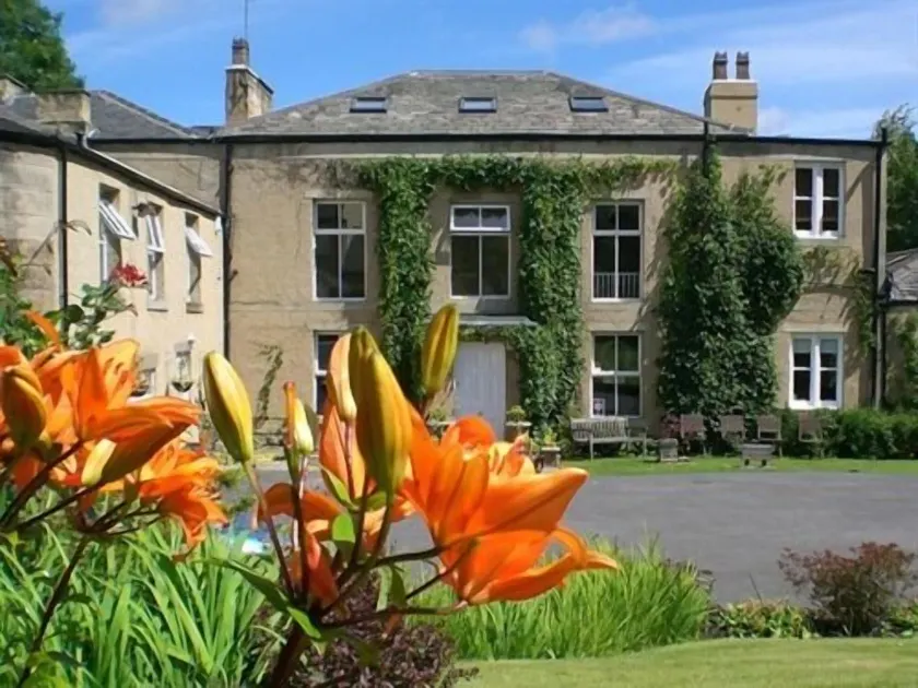 Hedgefield House - Image 1