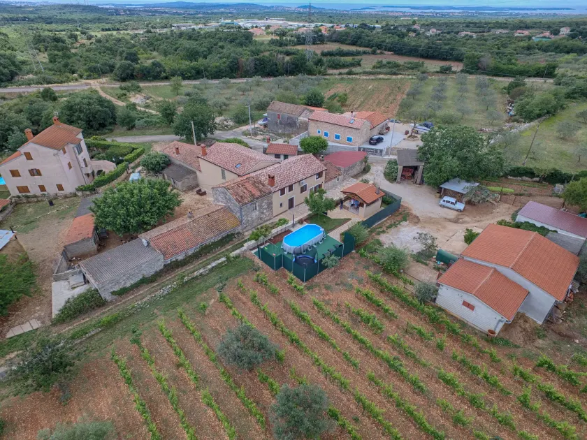 House Bruno 1735 - Image 1