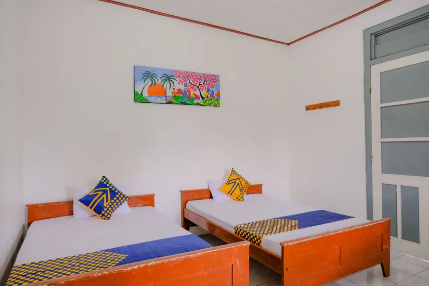 OYO Life 2638 Hotel Raya - Image 1