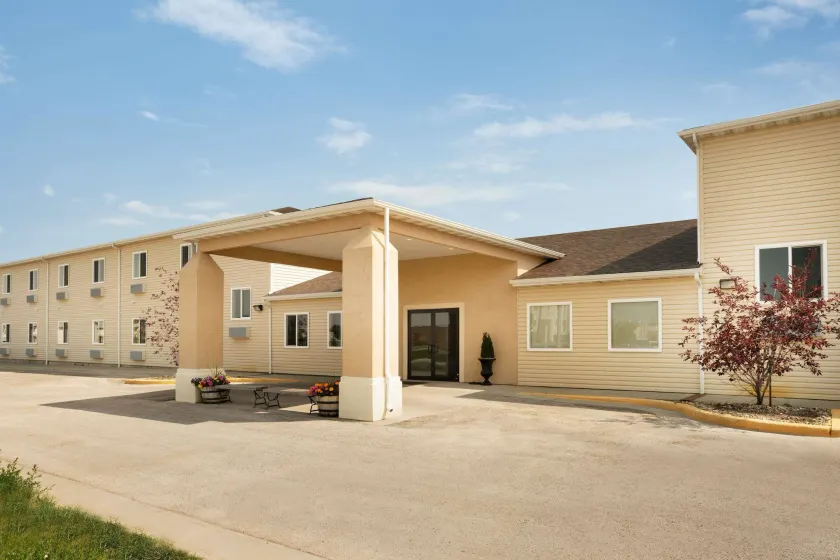 Travelodge by Wyndham Gillette - Image 1