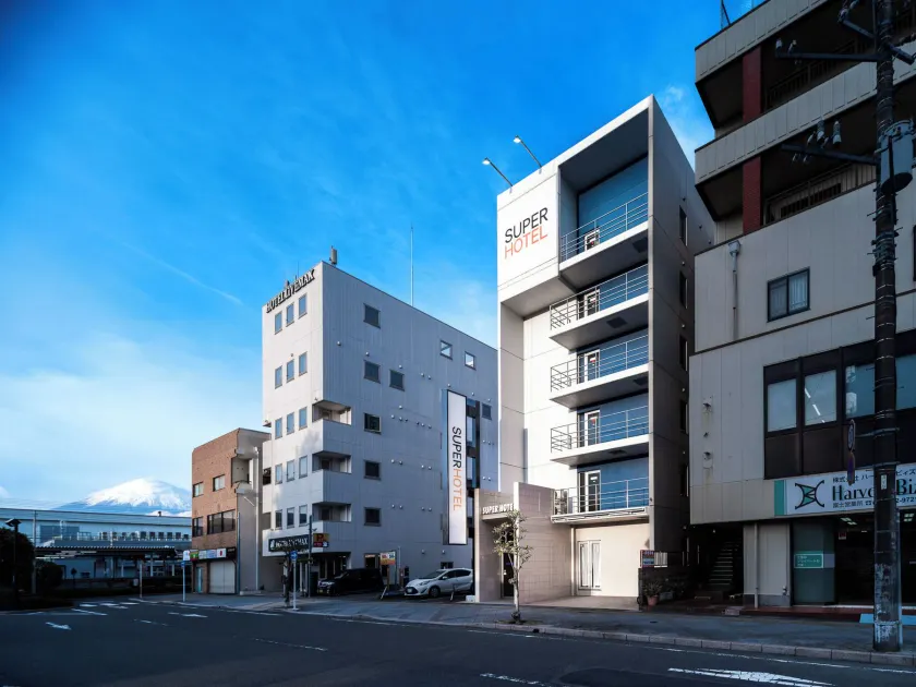 Super Hotel JR Fujiekimae Kinenkan - Image 1