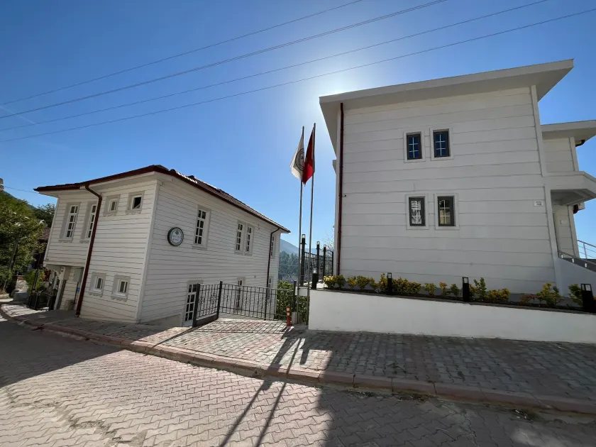 Demiröz Konak Otel - Image 1
