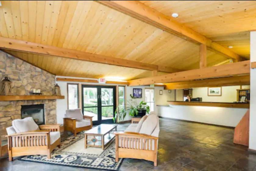 Los Gatos Lodge - Image 1