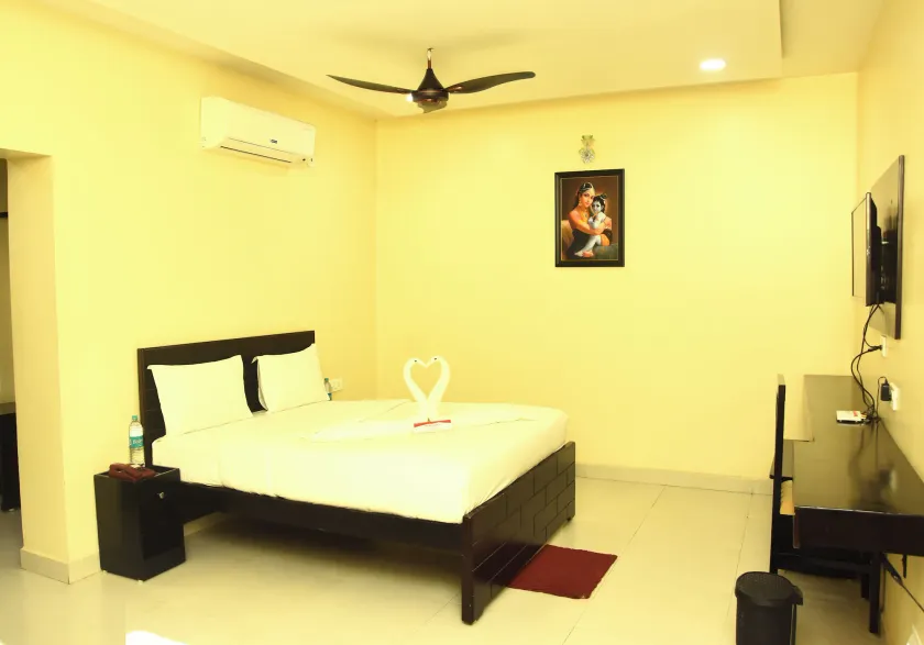 Temple stay - Uma Residency and Guest House - Exterior