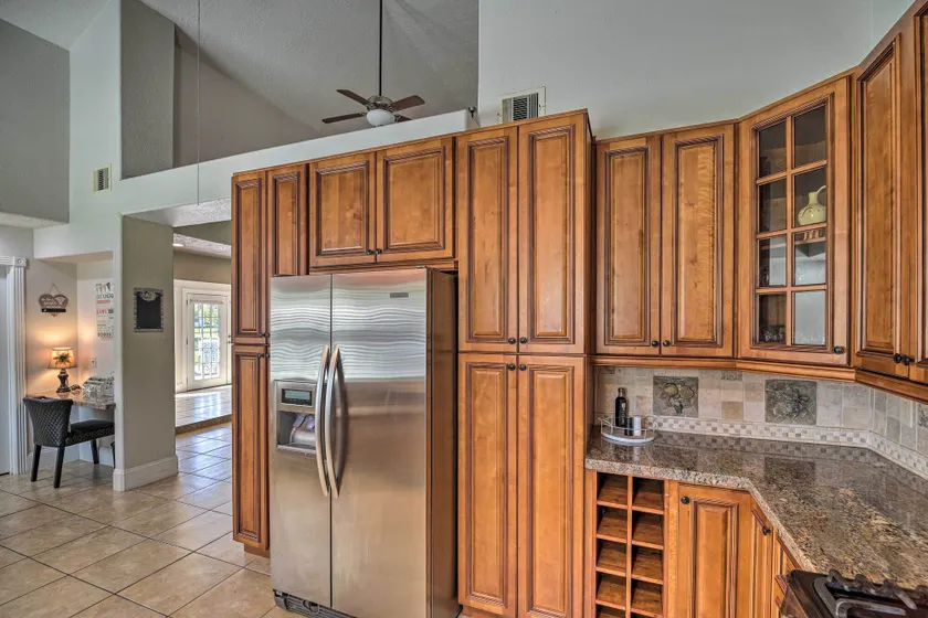 Spacious Seabrook Home w/ Patio: 1 Mi to Beach! - Innenbereich