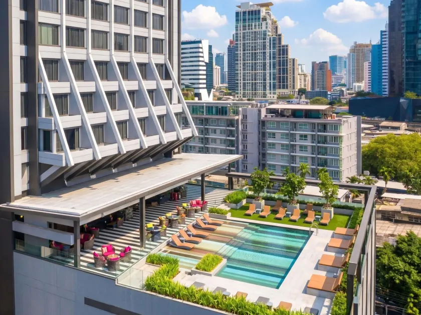DoubleTree by Hilton Sukhumvit Bangkok - Image 1