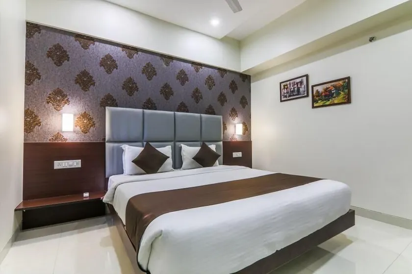 Magnus Square Business Hotel, Viman Nagar Pune - Image 1
