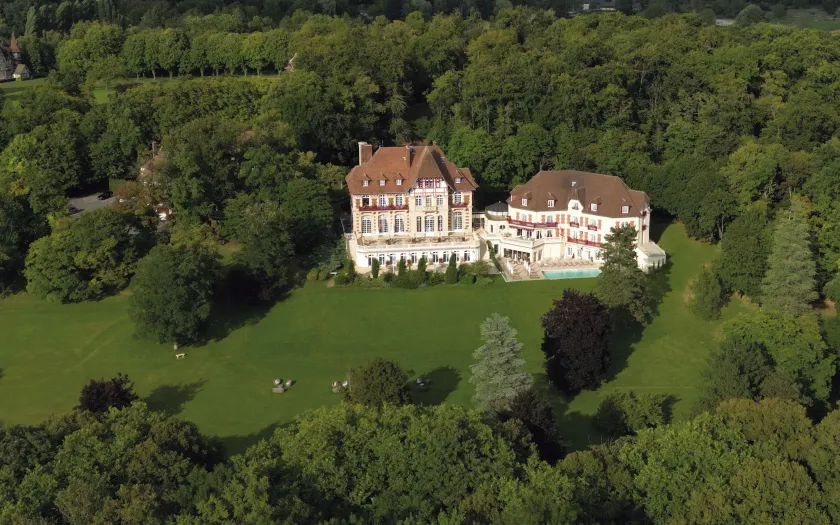 Le Château de la Tour - Image 1