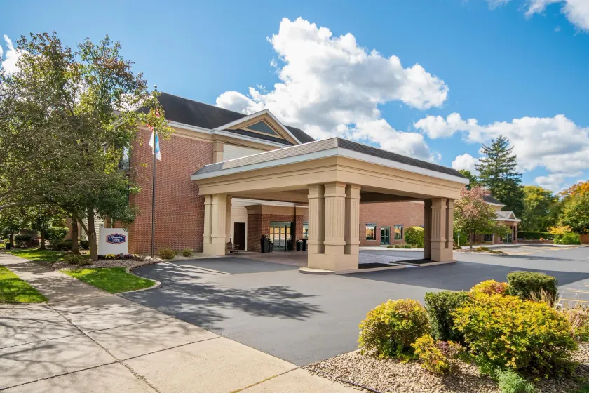 Hampton Inn East Aurora - Image 1