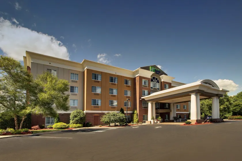 Holiday Inn Express Hotel & Suites Middleboro Raynham by IHG - Image 1