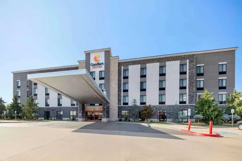 Comfort Suites Meridian and I-40 - Image 1