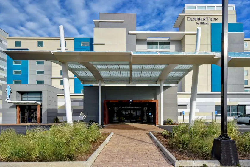 DoubleTree by Hilton Virginia Beach Oceanfront South - Image 1
