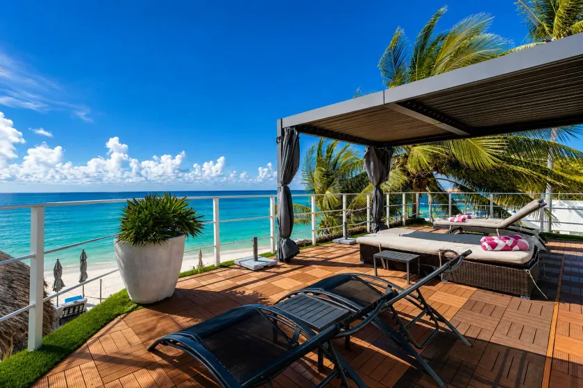 Luciana Hotel & Beach Club - Image 1