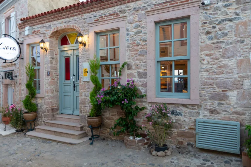 Qara Otel - Image 1