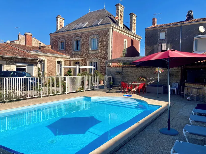 La Villa des Roses Gîte Chambres d'hôtes Piscine chauffée - Image 1