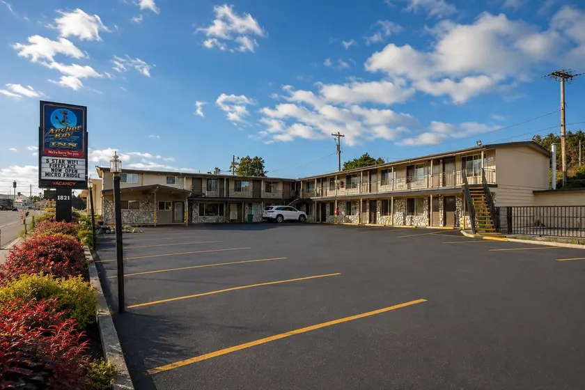 Anchor Bay Inn near Winchester Bay - Image 1