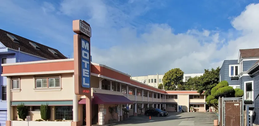 Town House Motel - Image 1
