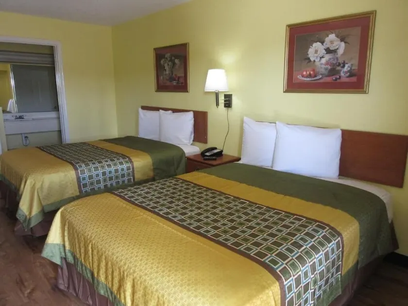 The Crossroads Hotel and Suites Irving - Zimmer