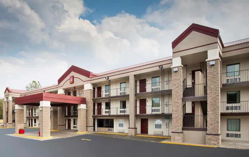 Red Roof Inn PLUS+ Birmingham East – Irondale/Airport - Image 1